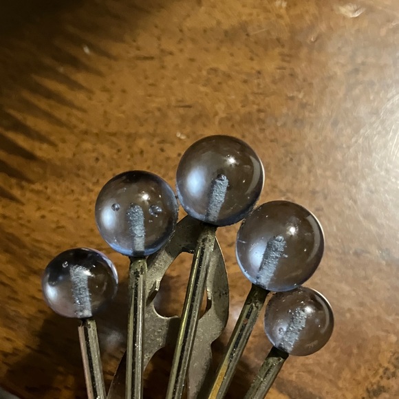 Vintage 1940s Blue Bead Dress Clip - Picture 5 of 5